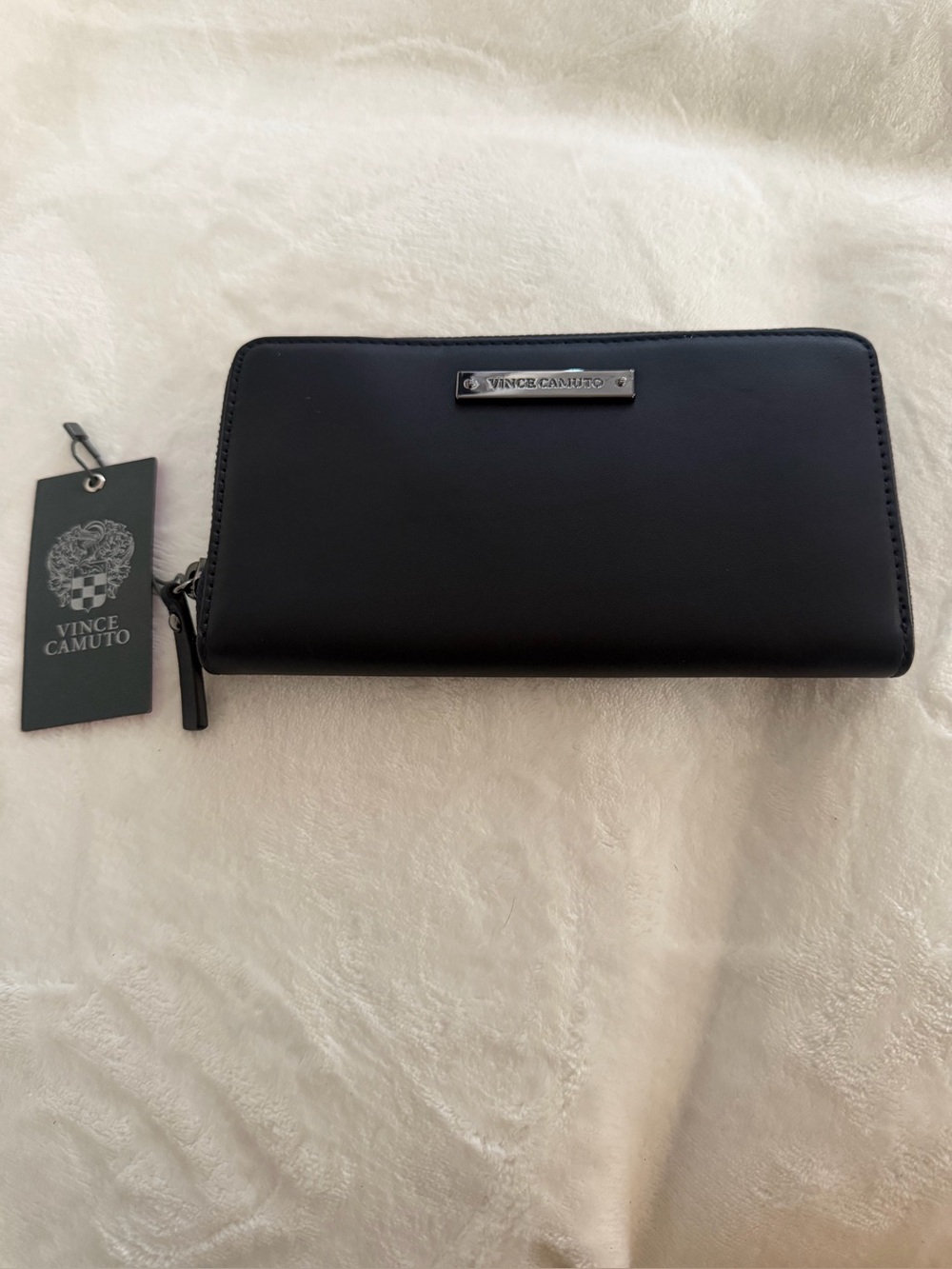 Vince Camuto Black Womens  Leather Wallet with Silver Logo Plate